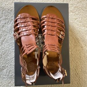 NWT Vince Camuto Jatella Sandal. Leather upper, manmade sole. Sz8M/38.